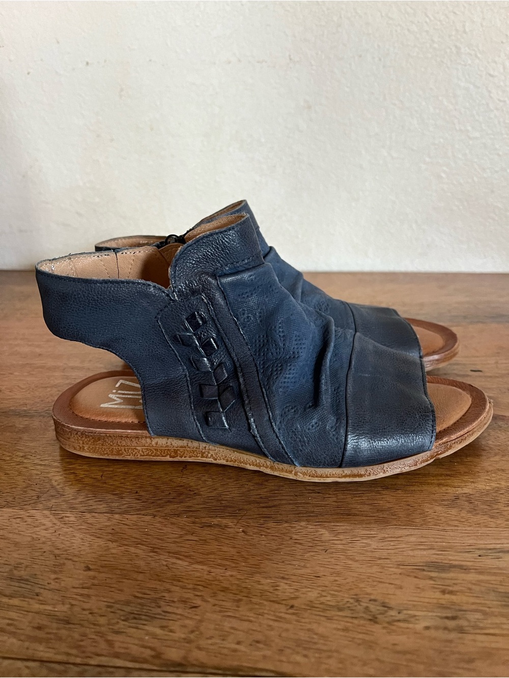 MIZ MOOZ Leather Flaire Flat Sandals Size 38